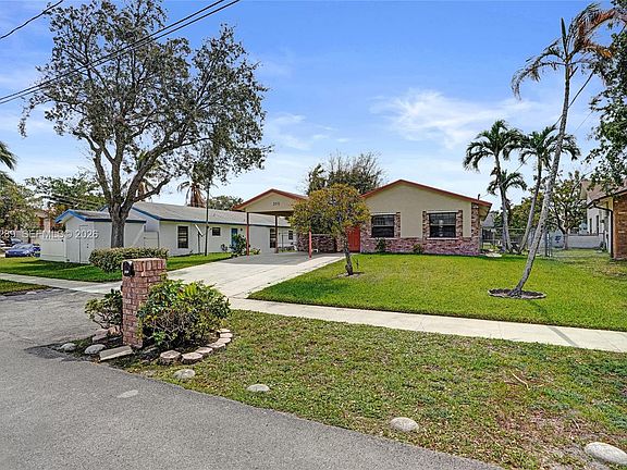 5th image of 215 NW 12th Ct