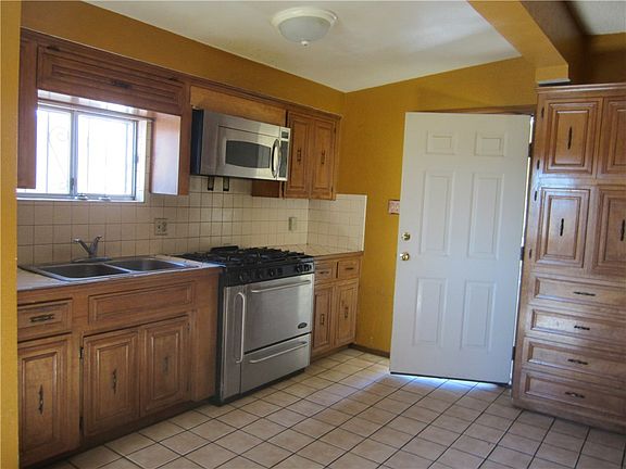 5th image of 1017 Birch St