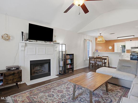 3rd image of 412 Pelican Way