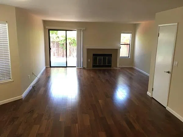 3 bed, 2.5 bath, 1701 sqft, $5,875 — Photo 2