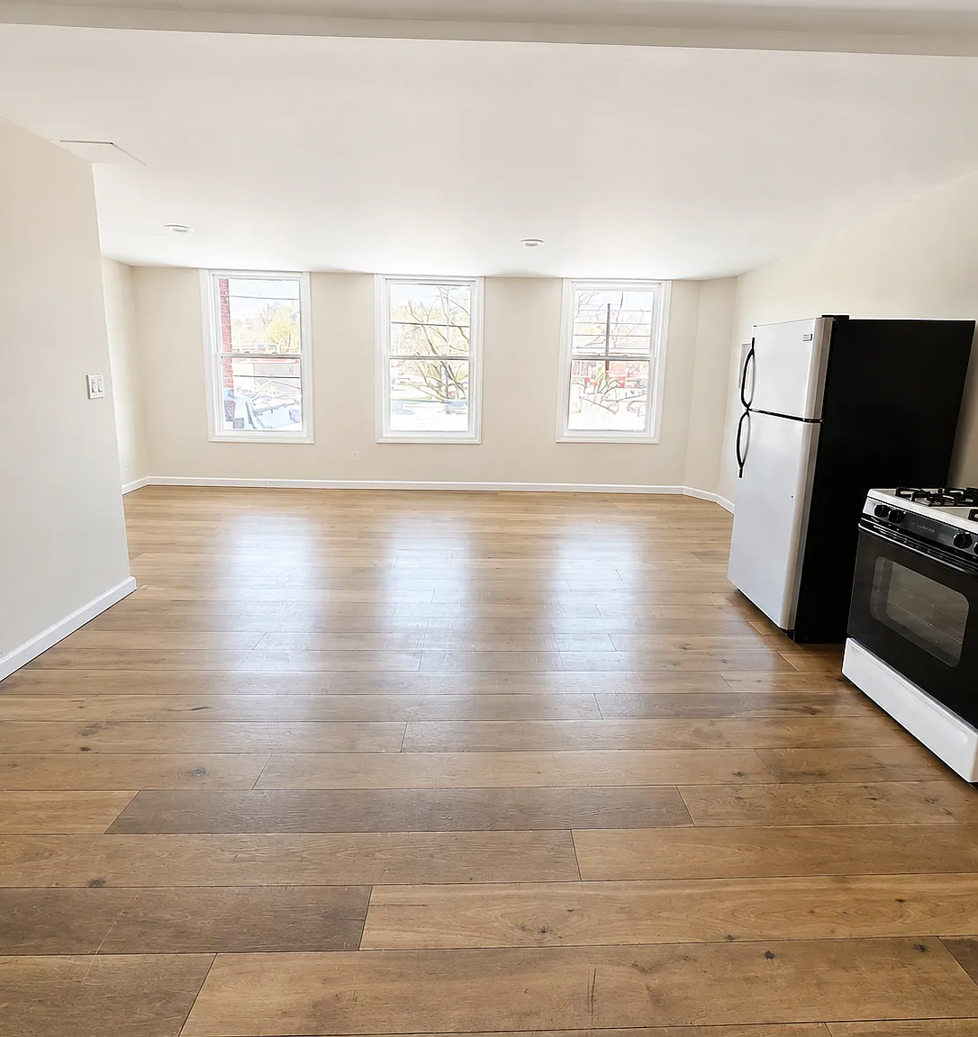 3 bed, $1,995 — Photo 3