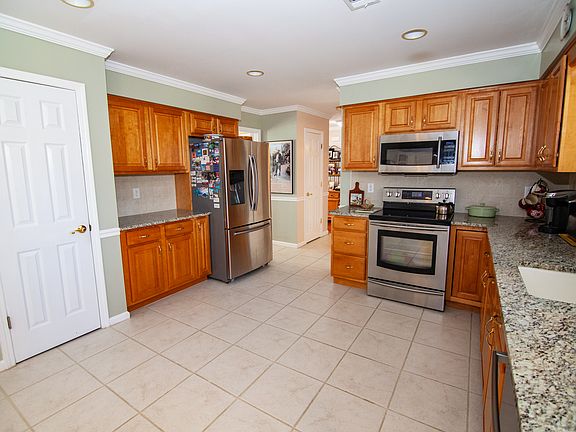 5th image of 2471 Hampton Glen Ct SW