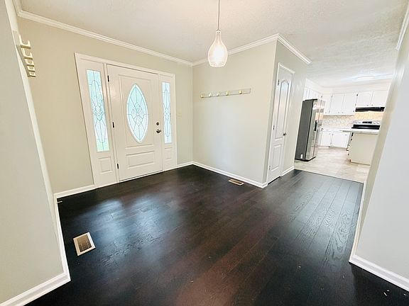 4th image of 7905 Castleton Ln