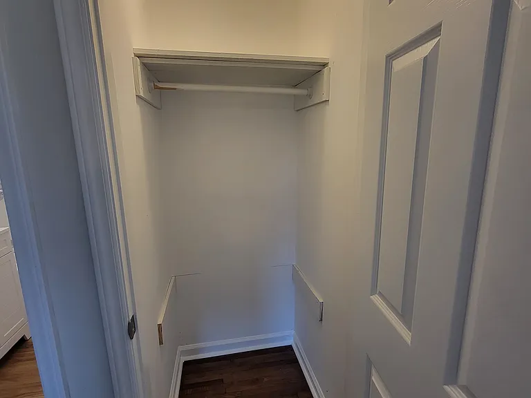 123 Leonard Ave — Photo 9