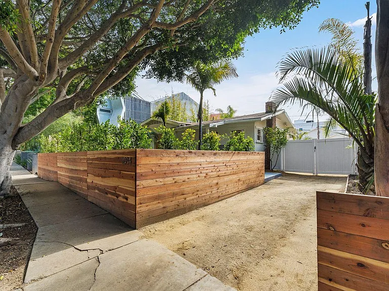 1034 Bay St — Photo 13