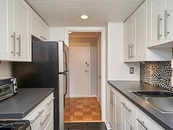 2nd image of 5353 Columbia Pike APT 309