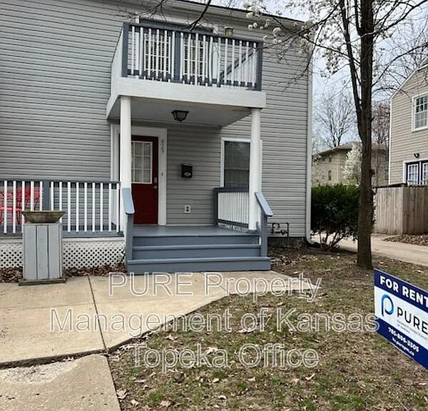 429 E 63rd Ter — Photo 2