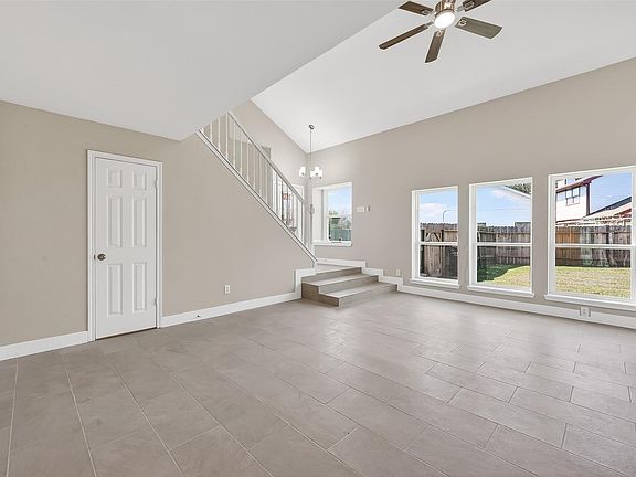 4th image of 2318 Irish Spring Dr
