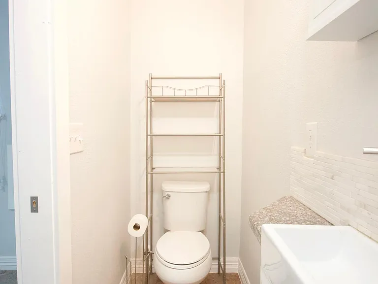 634 S Quaker Ave — Photo 19