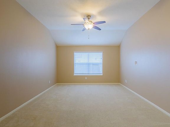 This room has many uses. It's a large room and has a cable connection. So it can be used for a gameroom. It also makes a nice di