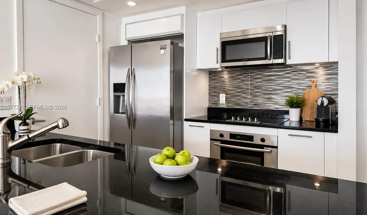 50 Biscayne Condo — Photo 3