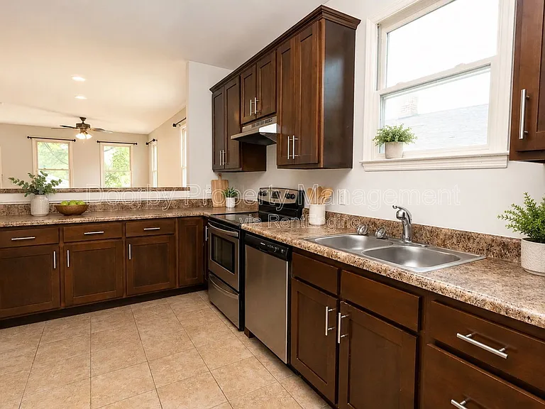 226 N Hickory St — Photo 6