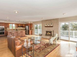 69 Circle Dr, Oak Beach, NY 11702