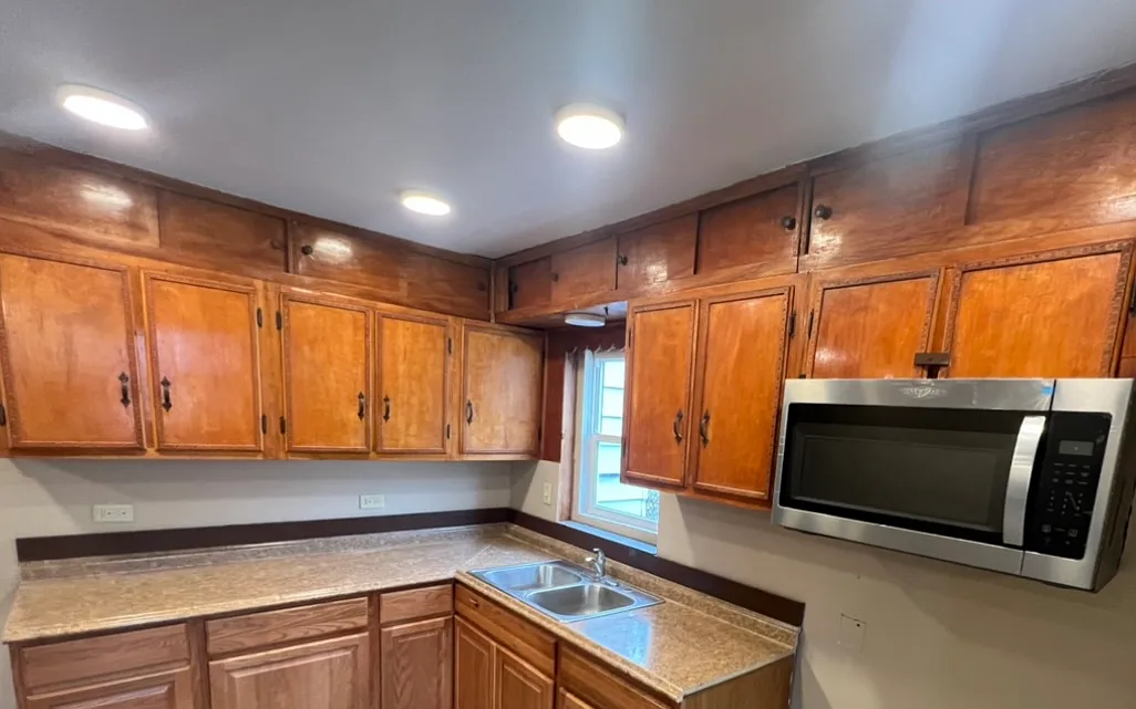 4 bed, 2250 sqft, $1,895 — Photo 2