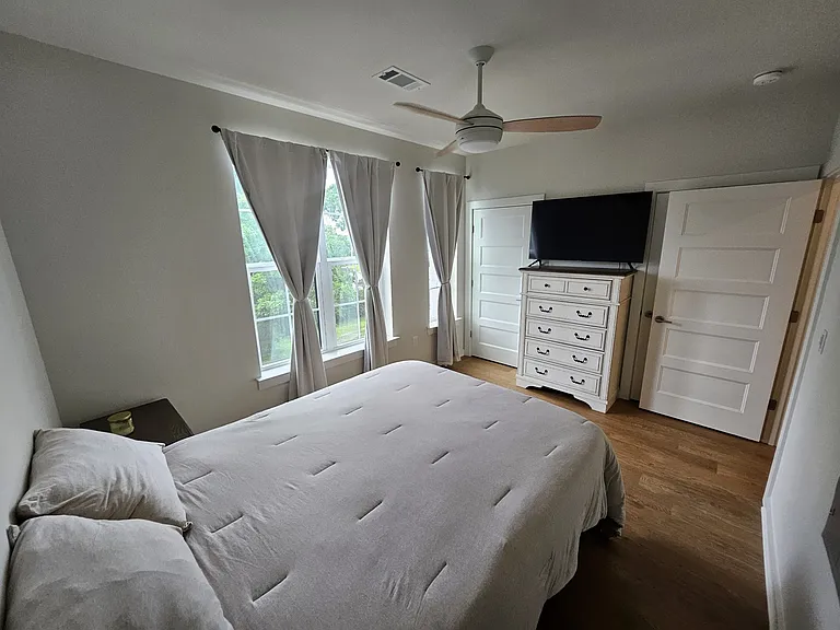 600 E Trinity Ln #114 — Photo 3