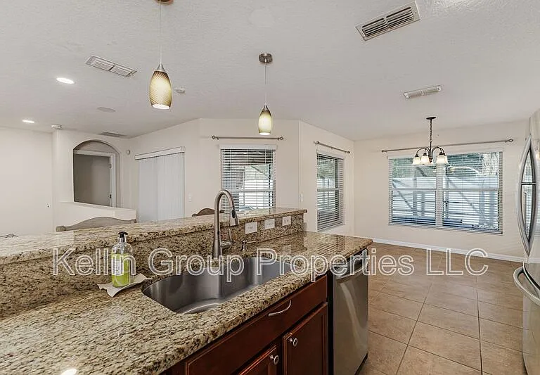 7233 Wakeview Dr — Photo 10