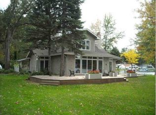 2200 Grove Park Rd, Fenton, MI 48430