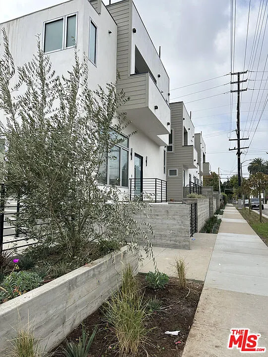 3 bed, 3.5 bath, $8,900 — Photo 3