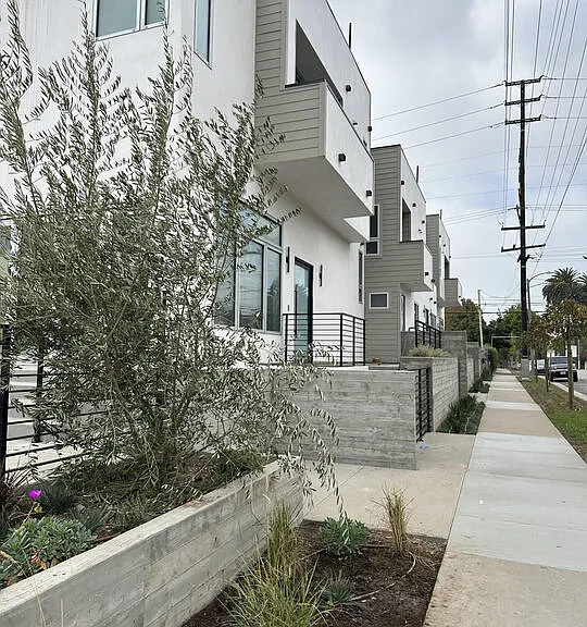 1900 20th St #B — Photo 3