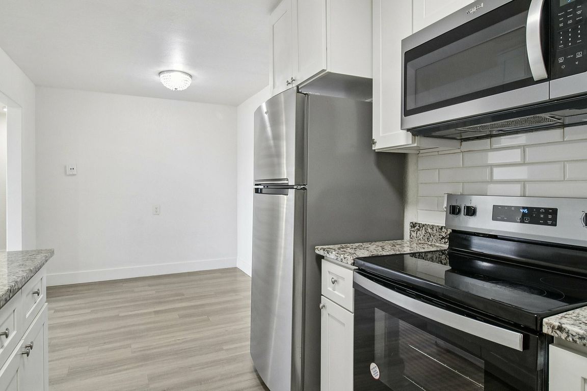 2x2 Dining room