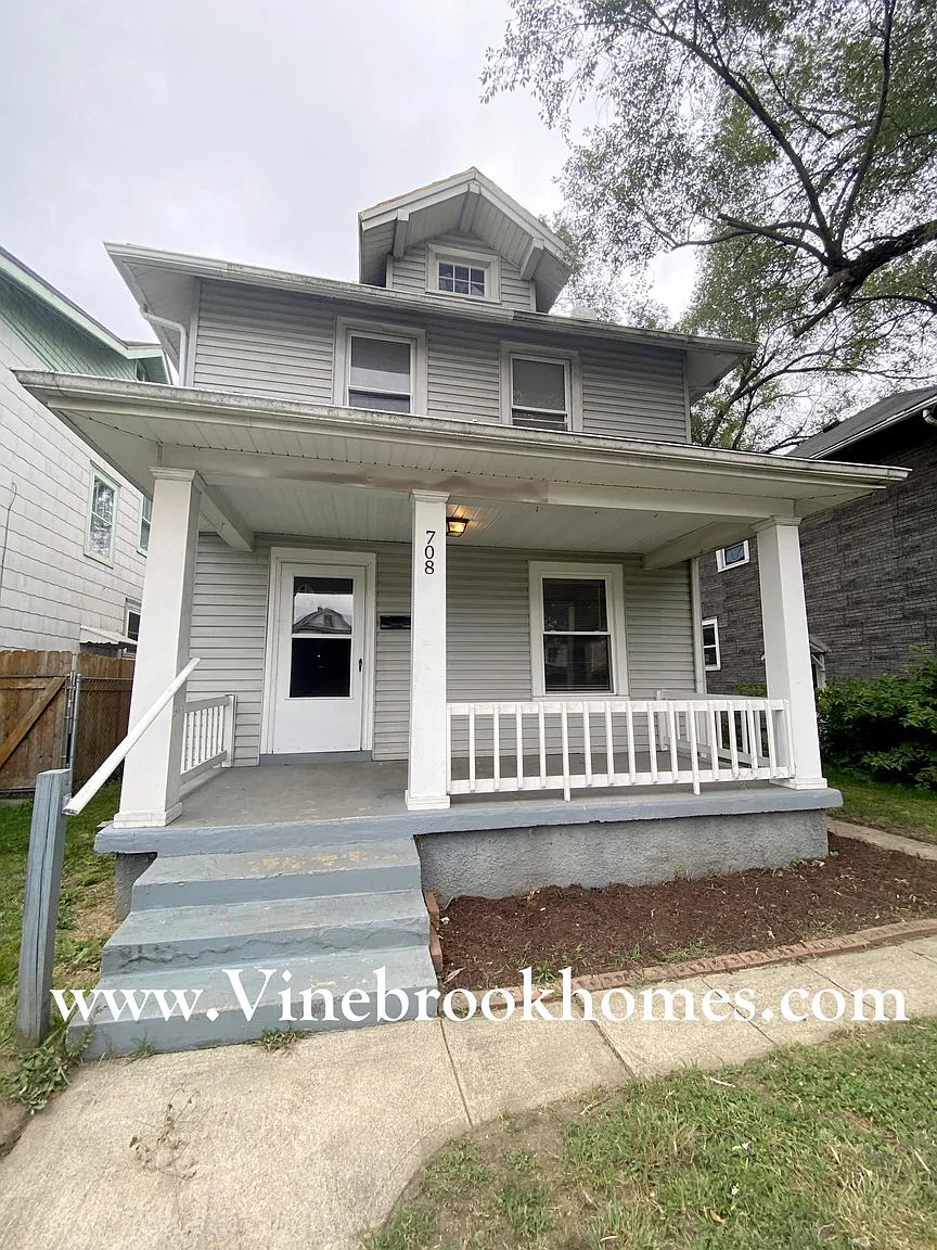 708 Charles St photo 1
