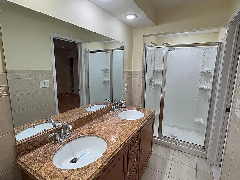 215 Locksley Rd — Photo 17