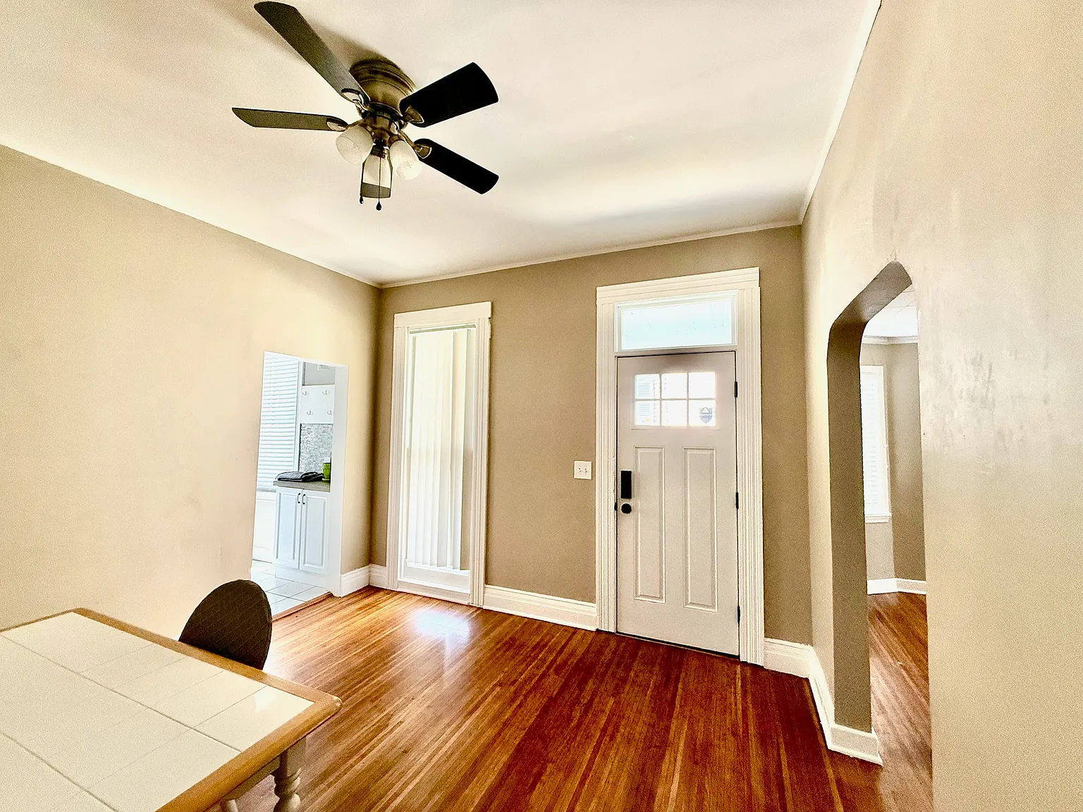 2 bed, 1100 sqft, $1,680 — Photo 2