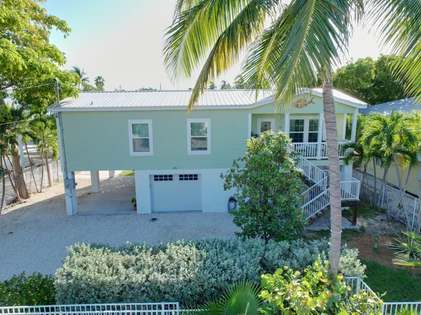 121 Venetian Dr, Lower Matecumbe Key, FL 33036