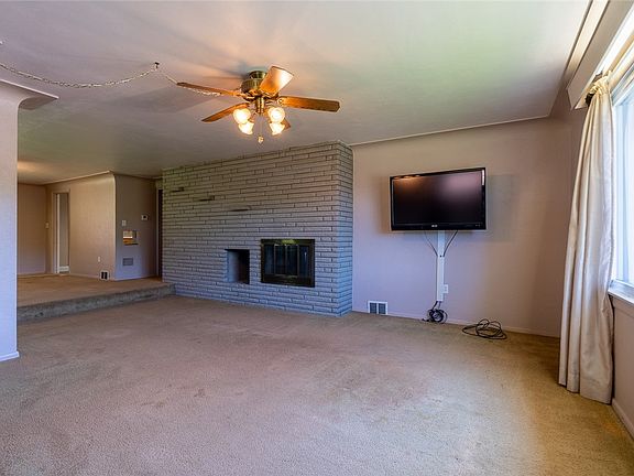 5th image of 135 Lake Dr