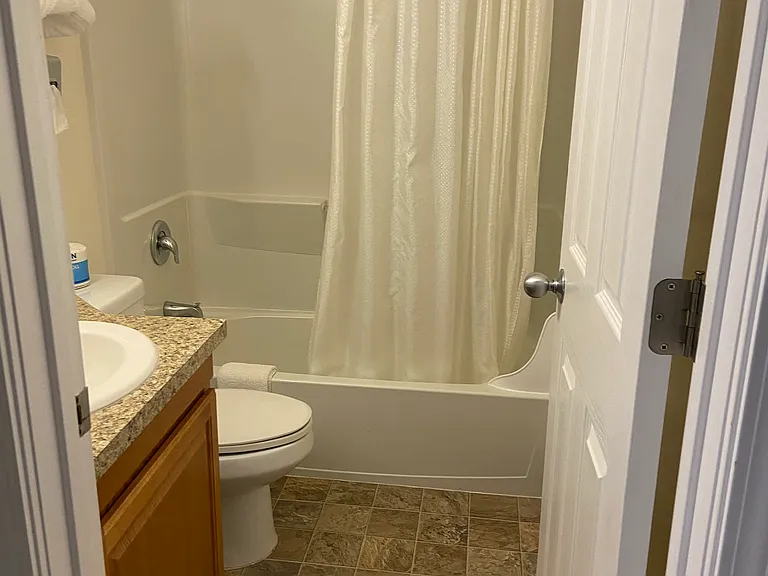 4731 12th Ave NE #101 — Photo 2