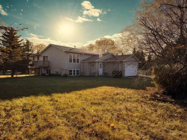 4921 Evergreen Ct, North Branch, MN 55056