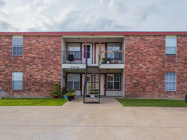 3409D Toledo Dr — Photo 1