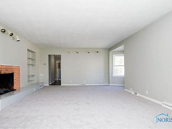 2nd image of 518 W Lincoln St