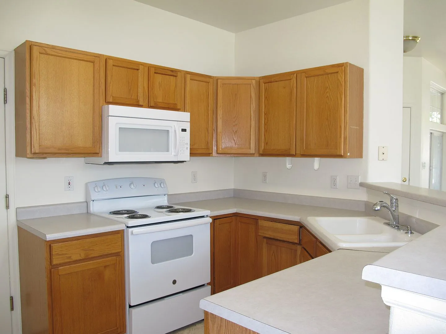 Available Now! All one level home! — Photo 4