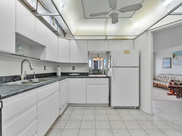 200 Diplomat Parkway #534, Hallandale Beach, FL 33009