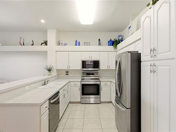 5th image of 917 SW 47th TER #205