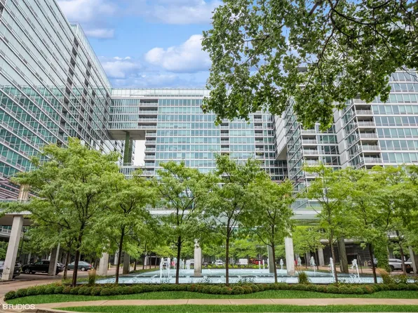 9715 Woods Dr Unit 1206, Skokie, IL 60077