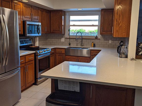 4th image of 605 NW 142nd St