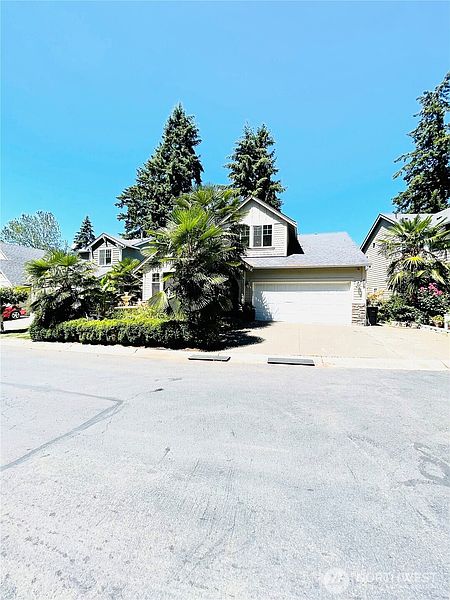 2nd image of 409 SE 50th Street SE #27