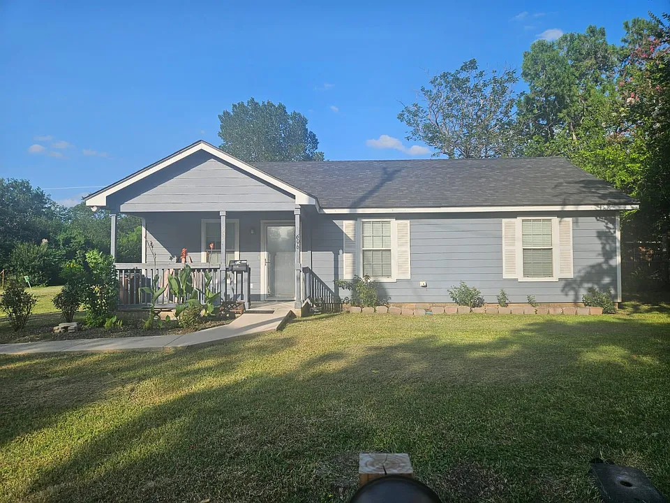 606 Trinity St
