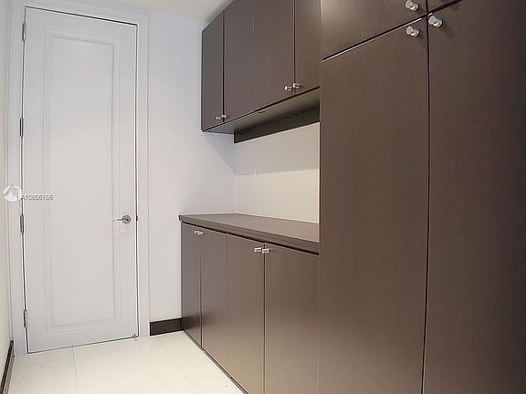 4th image of 1425 Brickell Ave #666