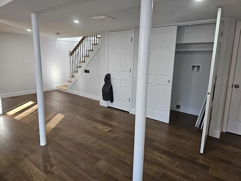 8 Sussex Ln — Photo 19