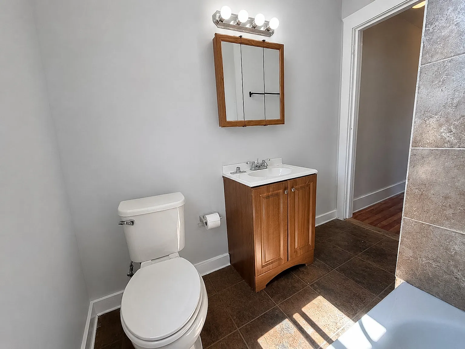3 bed, 1432 sqft, $2,100 — Photo 4