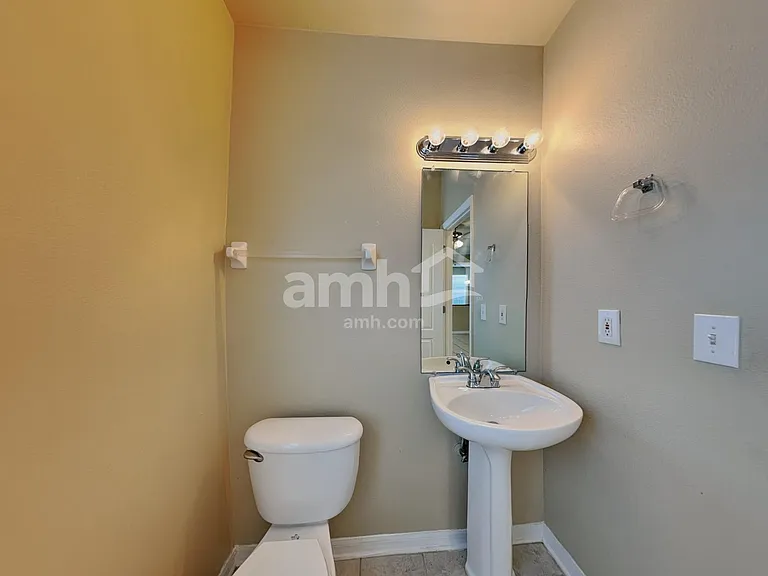 1226 Loretto Cir — Photo 9