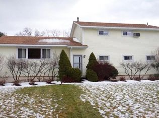 14 Thomas Jefferson Pl, Middletown, NY 10940