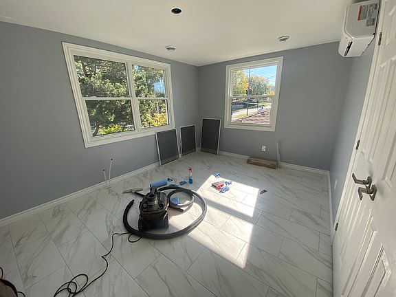 2nd image of 928 Portsmouth Ave #2