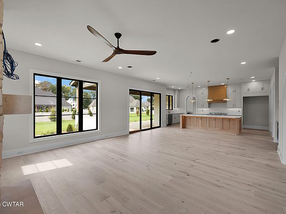 3rd image of 80 Swanbourne Cv