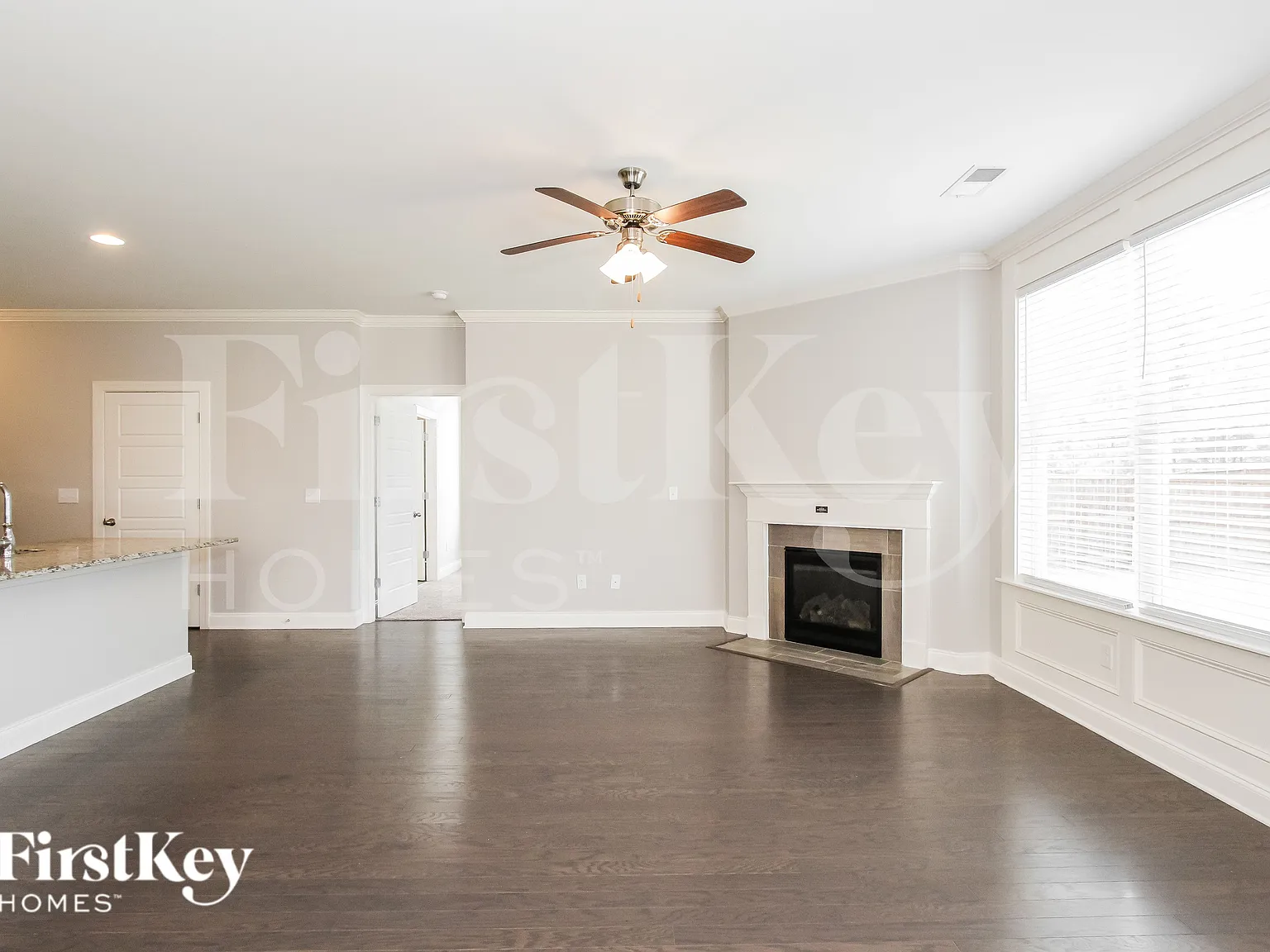 4 bed, 2.5 bath, 2344 sqft, $2,390 — Photo 4