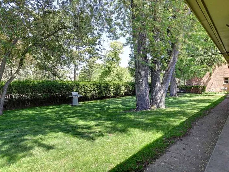 914 Grand Ave — Photo 20