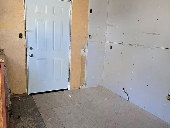 4th image of 14613 Robinson Ave